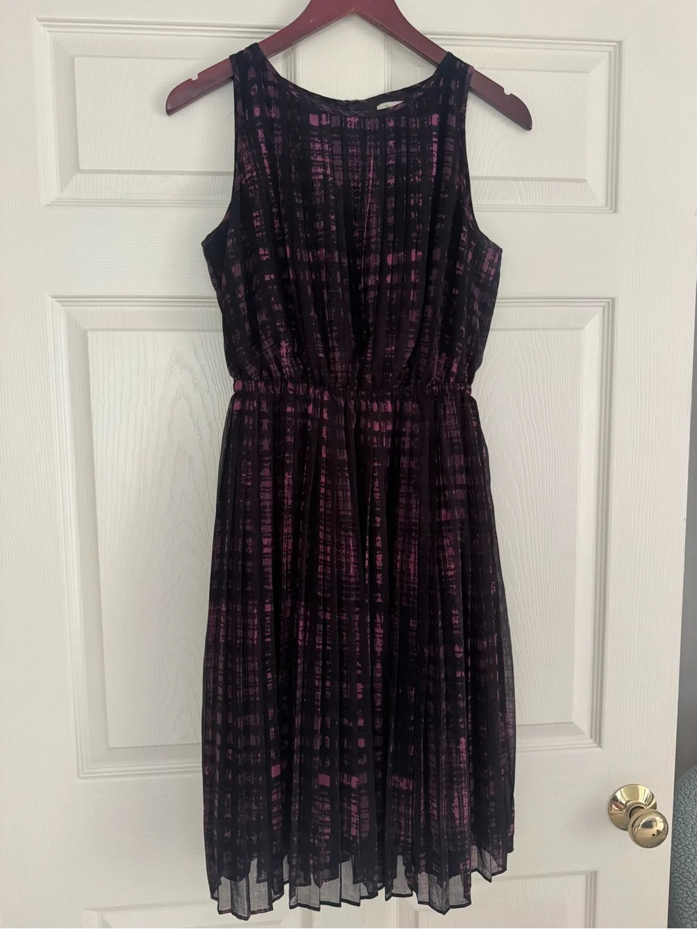 Banana Republic Black and Purple Pleated Midi Dress - Size 4 - Picture 1 of 6